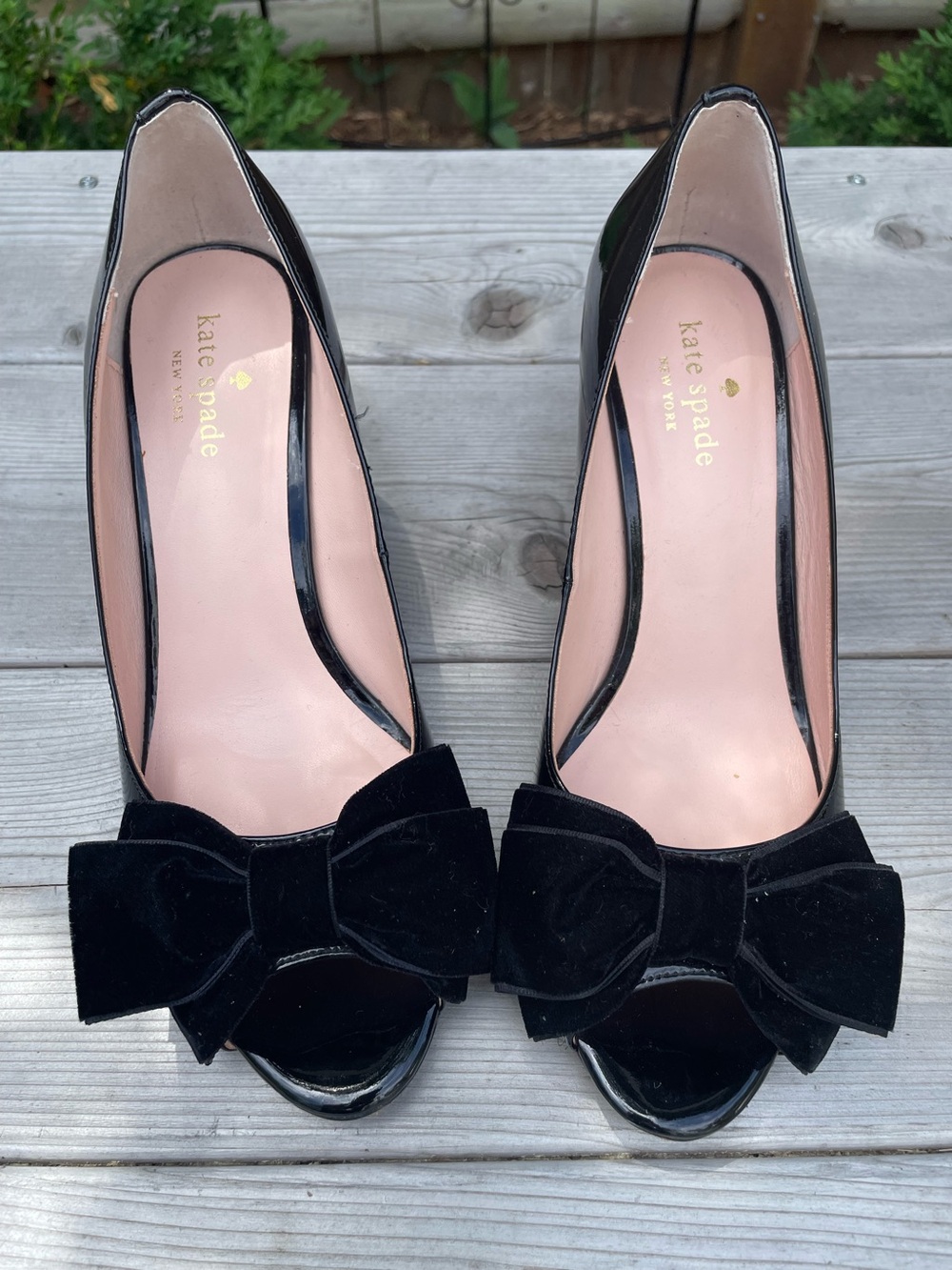 Kate Spade New York Black Patent Leather Peep Toe Bow Pumps Heels Women’s Size 8